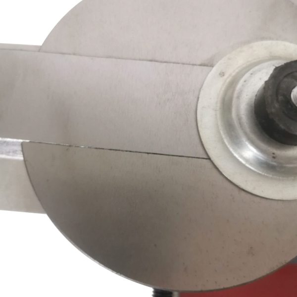 Meuleuse à eau avec lame de scie circulaire et diamant (250 W, 80-700 mm, 2850 tr/min) Meuleuse à eau avec lame de scie circulaire et diamant (250 W, 80-700 mm, 2850 tr/min)