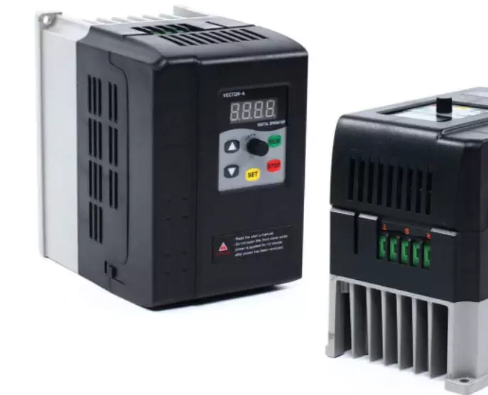 Frequentieomvormer 380V AC 1,5KW VFD Snelheidsregelaar 3-fasen AC-omvormer Roterende stroommotor