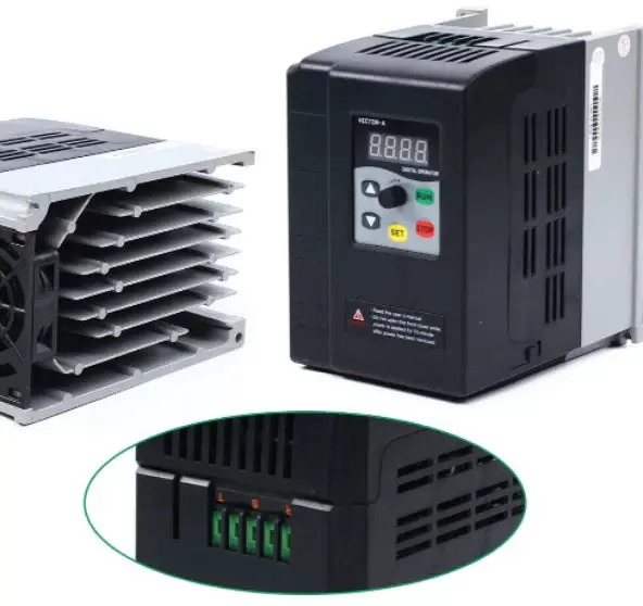 Frequentieomvormer 380V AC 1,5KW VFD Snelheidsregelaar 3-fasen AC-omvormer Roterende stroommotor