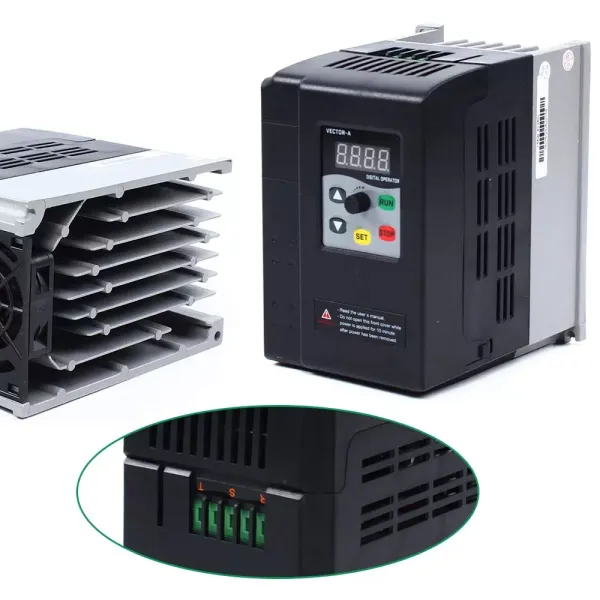 Inverseur de fréquence VFD monophasé - Régulateur de vitesse - 220 V - 2,2 kW - Variable - Capacité de driver - Réglable pour moteur à broche Inverseur de fréquence VFD monophasé - Régulateur de vitesse - 220 V - 2,2 kW - Variable - Capacité de driver - Réglable pour moteur à broche