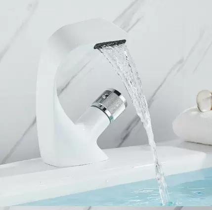 Waterval wastafelkraan - ééngreepsmengkraan - directe verwarming - met warm- en koudwaterslangen