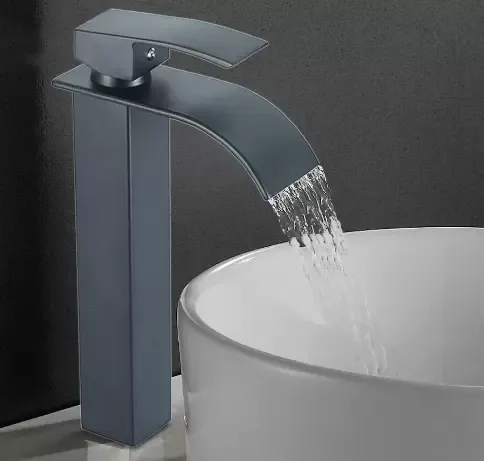 Robinet de salle de bain en laiton chromé avec poignée noire