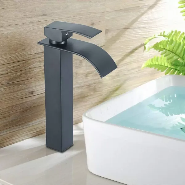 Robinet de salle de bain en laiton chromé avec poignée noire