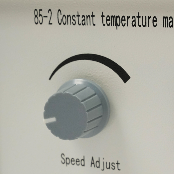 Agitateur magnétique avec moteur de haute qualité, contrôle de la température (0-99℃) et contrôle de la vitesse en continu (0-2000rpm) Agitateur magnétique avec moteur de haute qualité, contrôle de la température (0-99℃) et contrôle de la vitesse en continu (0-2000rpm)