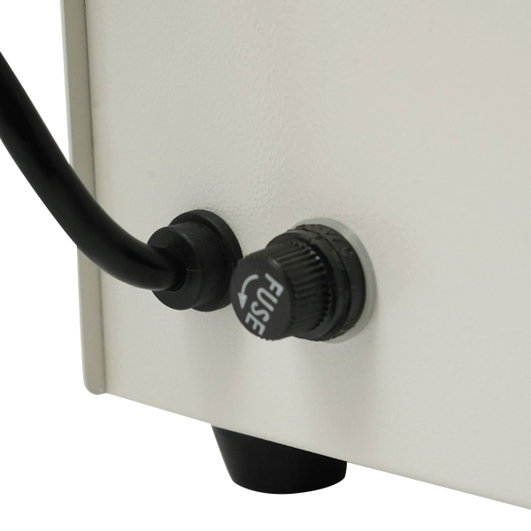 Agitateur magnétique avec moteur de haute qualité, contrôle de la température (0-99℃) et contrôle de la vitesse en continu (0-2000rpm)