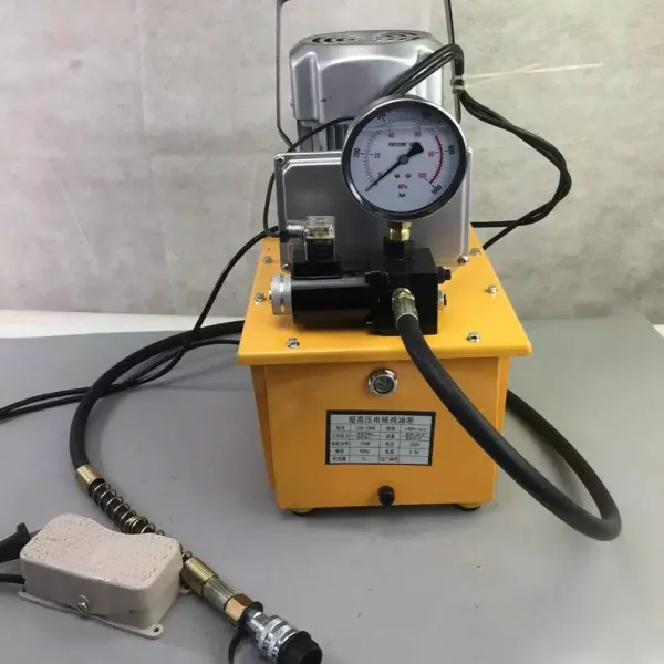 Pompe hydraulique Driven 700 bar 7 l avec valve à pédale 750 W