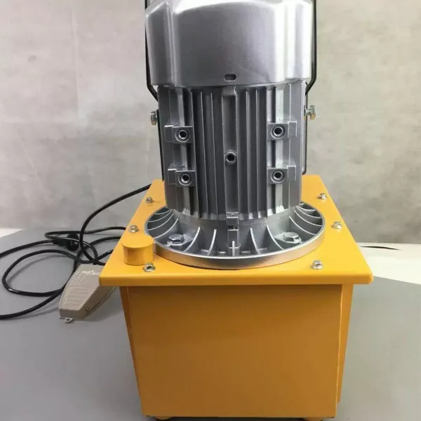 Pompe hydraulique Driven 700 bar 7 l avec valve à pédale 750 W