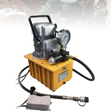 Aangedreven hydraulische pomp 700 bar 7 l met pedaalventiel 750 W
