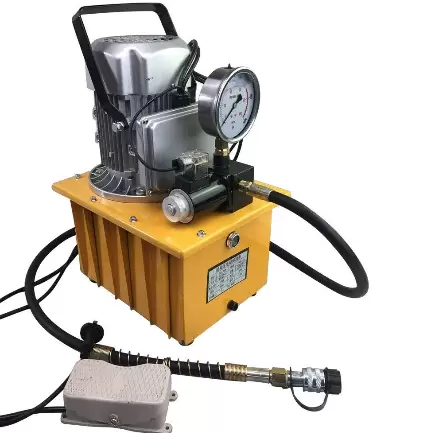 Aangedreven hydraulische pomp 700 bar 7 l met pedaalventiel 750 W