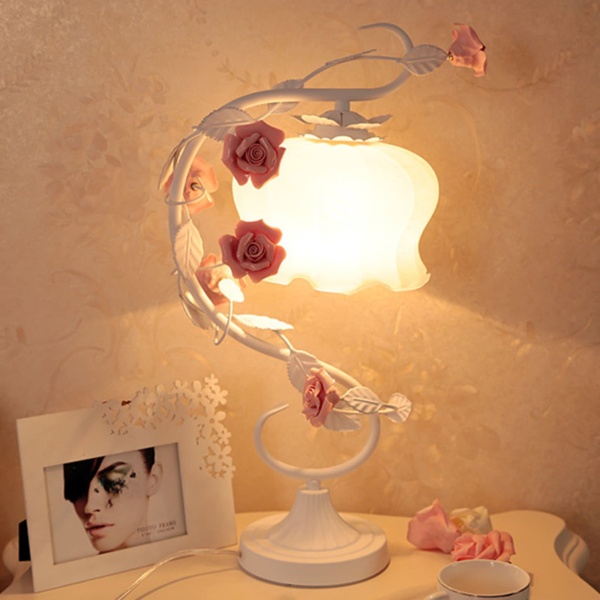 Lampe de Chevet Chambre, Lampe de chevet design, Lampe de Table Florale en Métal, Lampe de table pastorale créative, Motif de fleurs de simulation