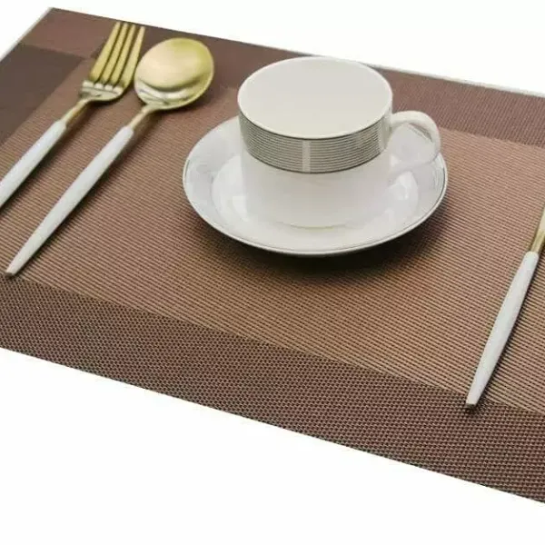 Lot de 4 sets de table antidérapants lavables 45 x 30 cm PVC antidérapant résistant à la chaleur pour la cuisine, le restaurant (marron)