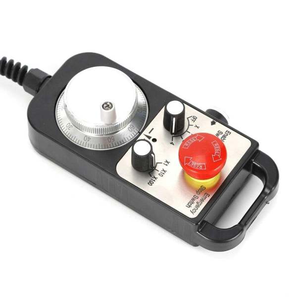 Volant à main électronique CNC 5 V 100 PPR CNC 4 axes MPG Remorque électronique filaire CNC pour machine de fraisage Remorque et arrêt d'urgence