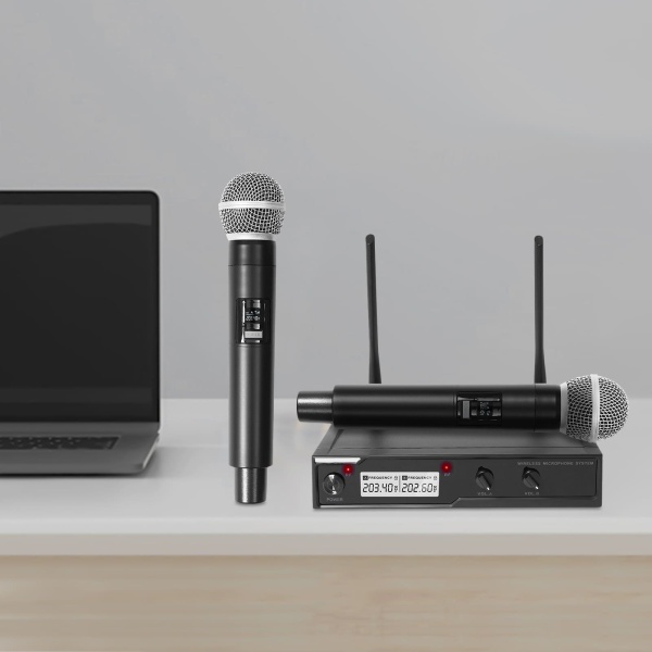 Système de microphone sans fil VHF, ensemble de microphones sans fil, double microphone à main, adapté au karaoké, aux mariages, aux réunions et aux conférences. Système de microphone sans fil VHF, ensemble de microphones sans fil, double microphone à main, adapté au karaoké, aux mariages, aux réunions et aux conférences.